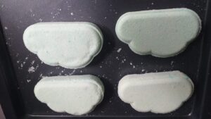 In the making of the Cloud Vintage Velvet bathbombs