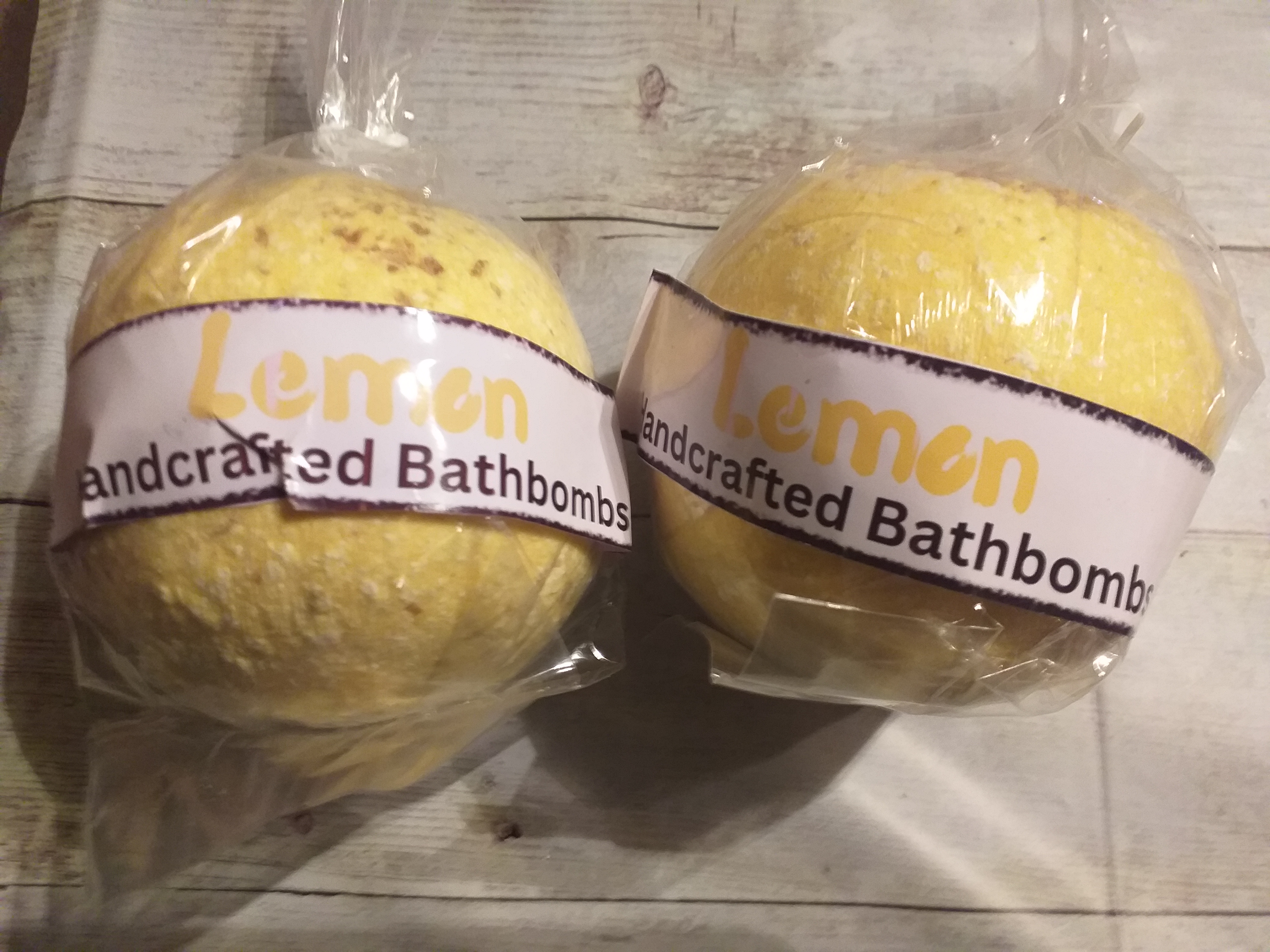 10 cm Bath bomb lemon zest R30 each