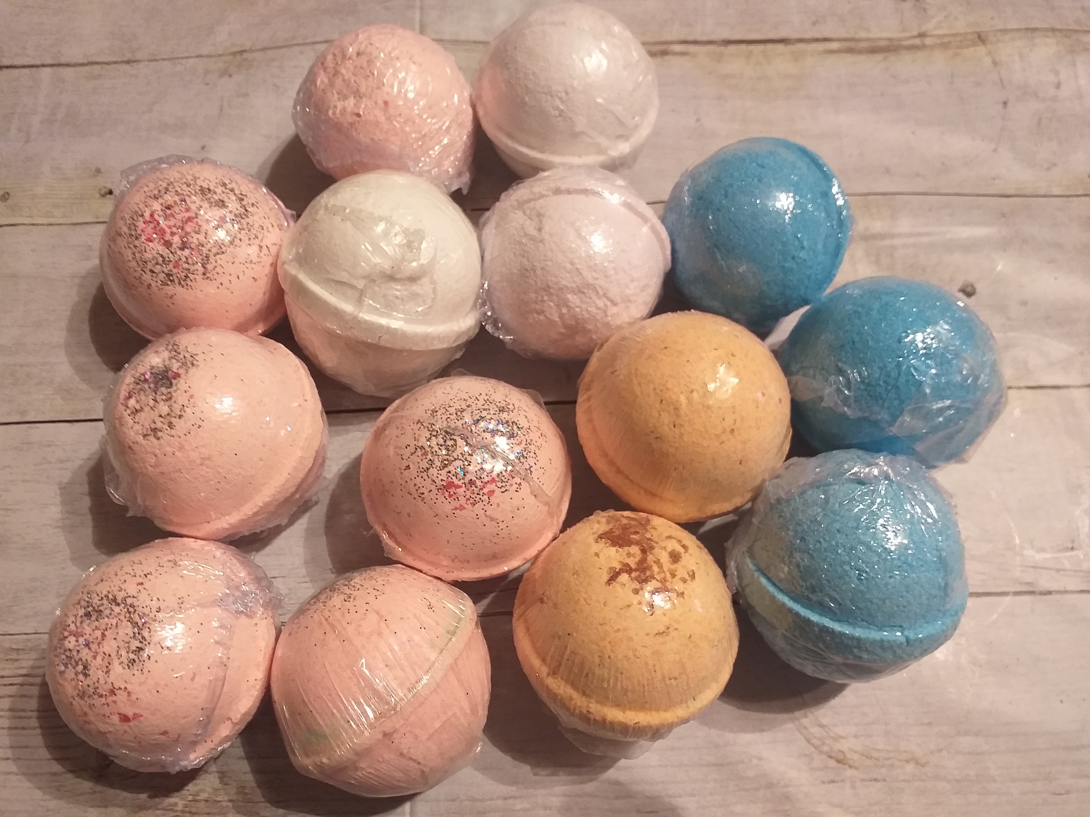 5cm bath bombs R15 each